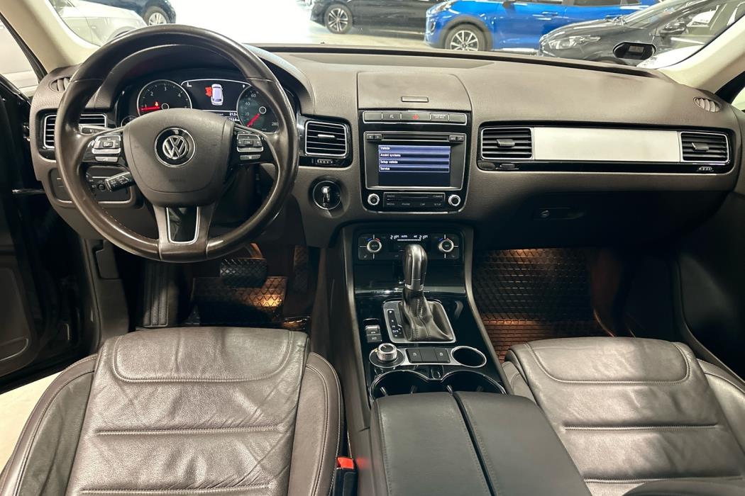 VOLKSWAGEN Touareg 2016