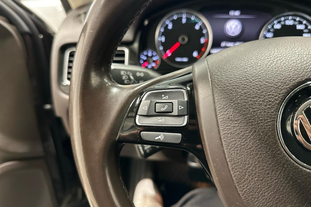 VOLKSWAGEN Touareg 2016