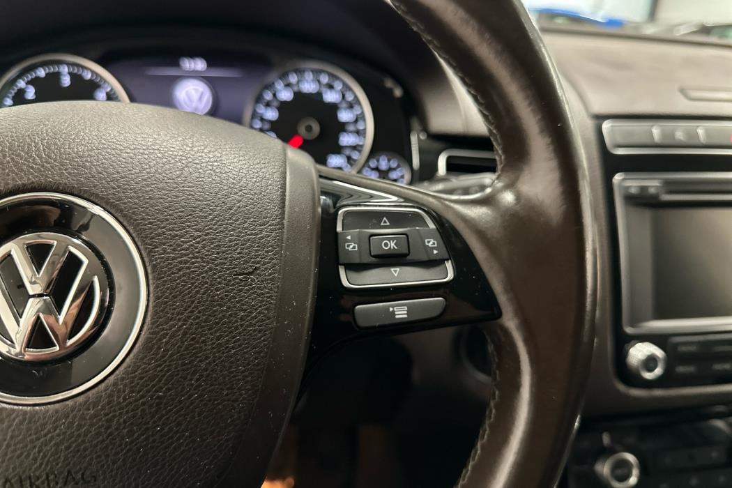 VOLKSWAGEN Touareg 2016