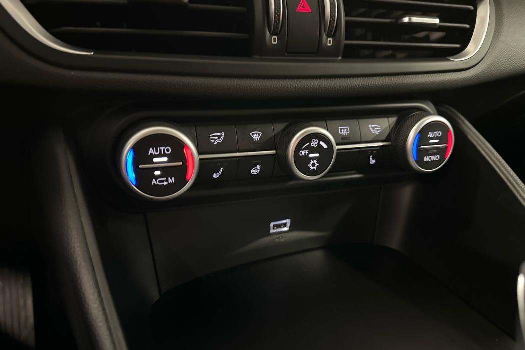 ALFA ROMEO Giulia 2016