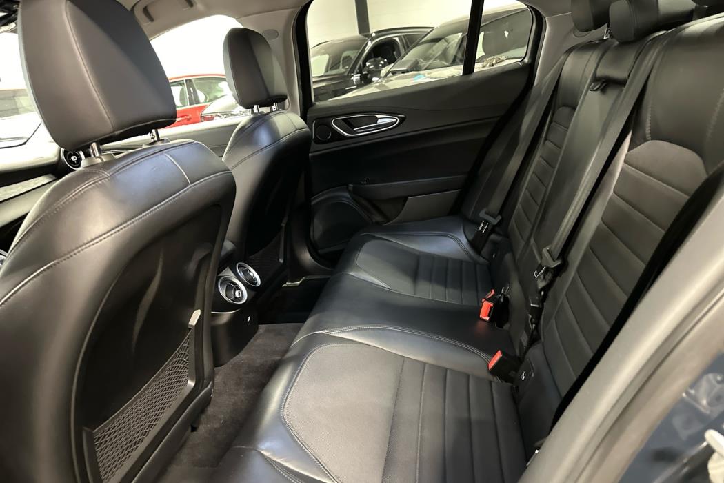 ALFA ROMEO Giulia 2016