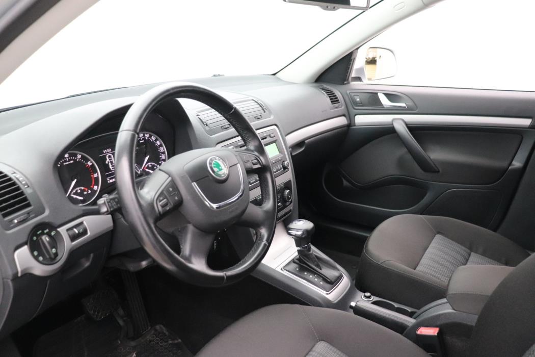SKODA Octavia 2012