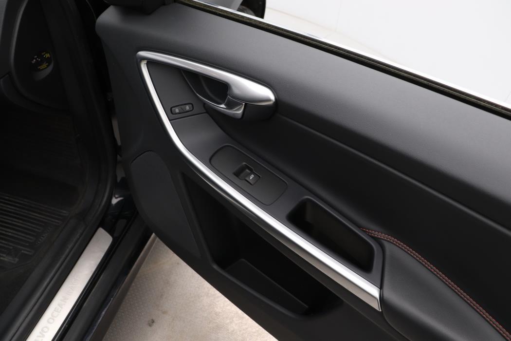 VOLVO XC60 2015