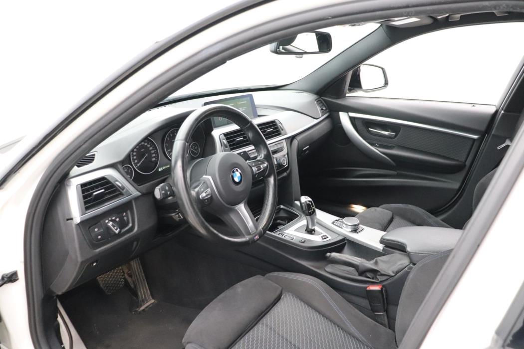 BMW 330 2018
