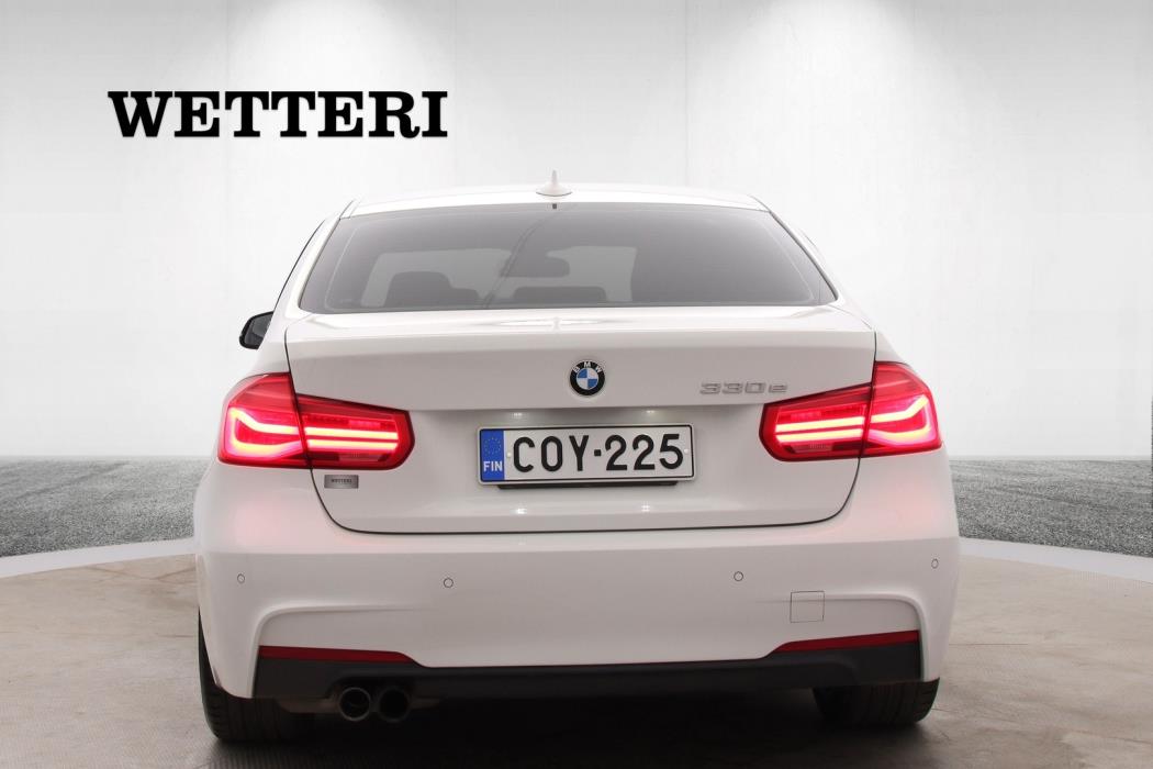BMW 330 2018