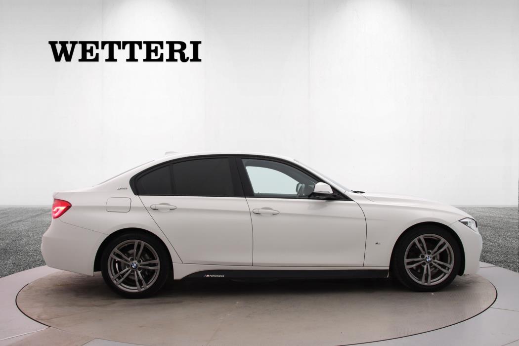 BMW 330 2018