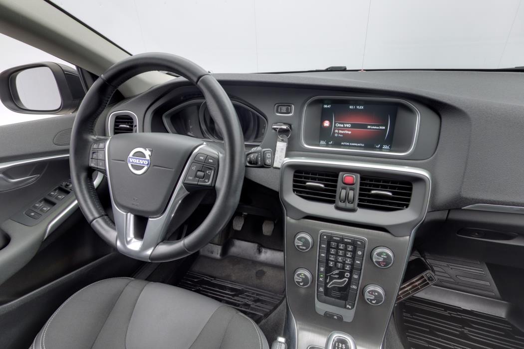 VOLVO V40 2015