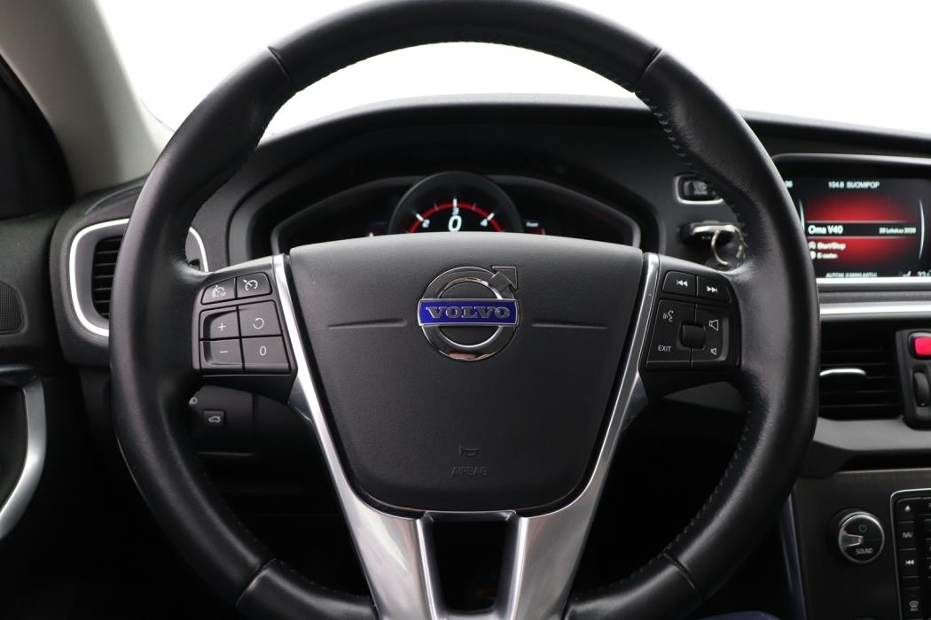 VOLVO V40 2015