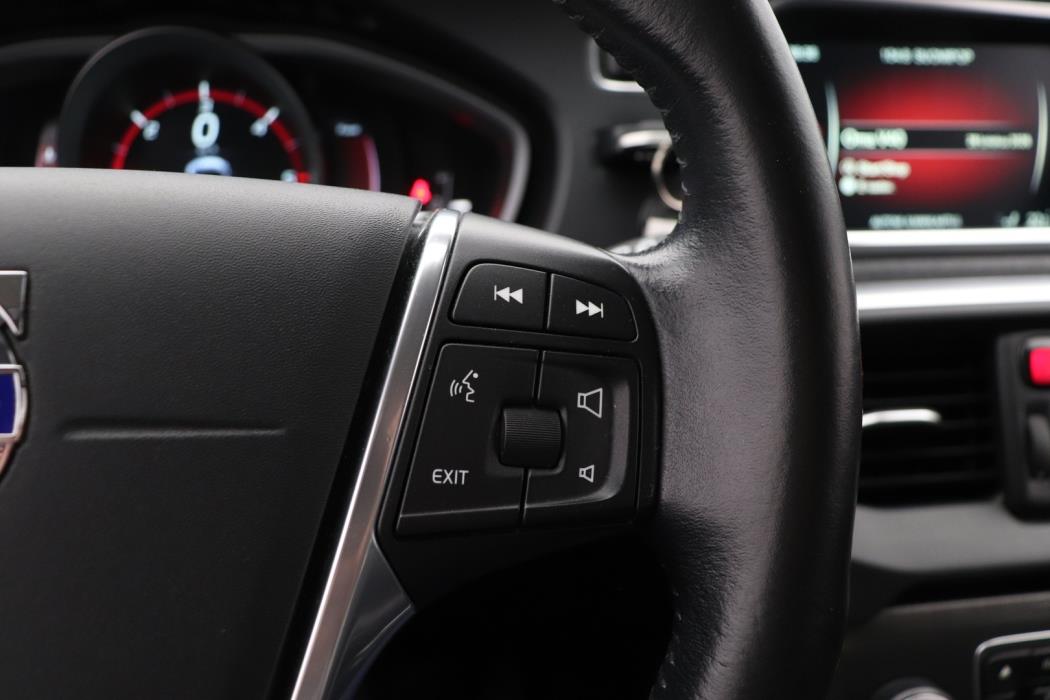 VOLVO V40 2015