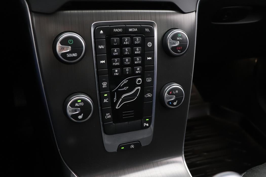 VOLVO V40 2015