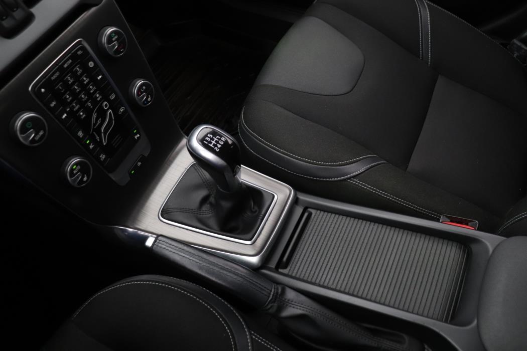 VOLVO V40 2015