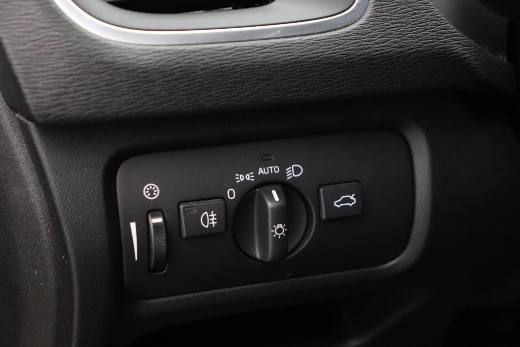 VOLVO V40 2015