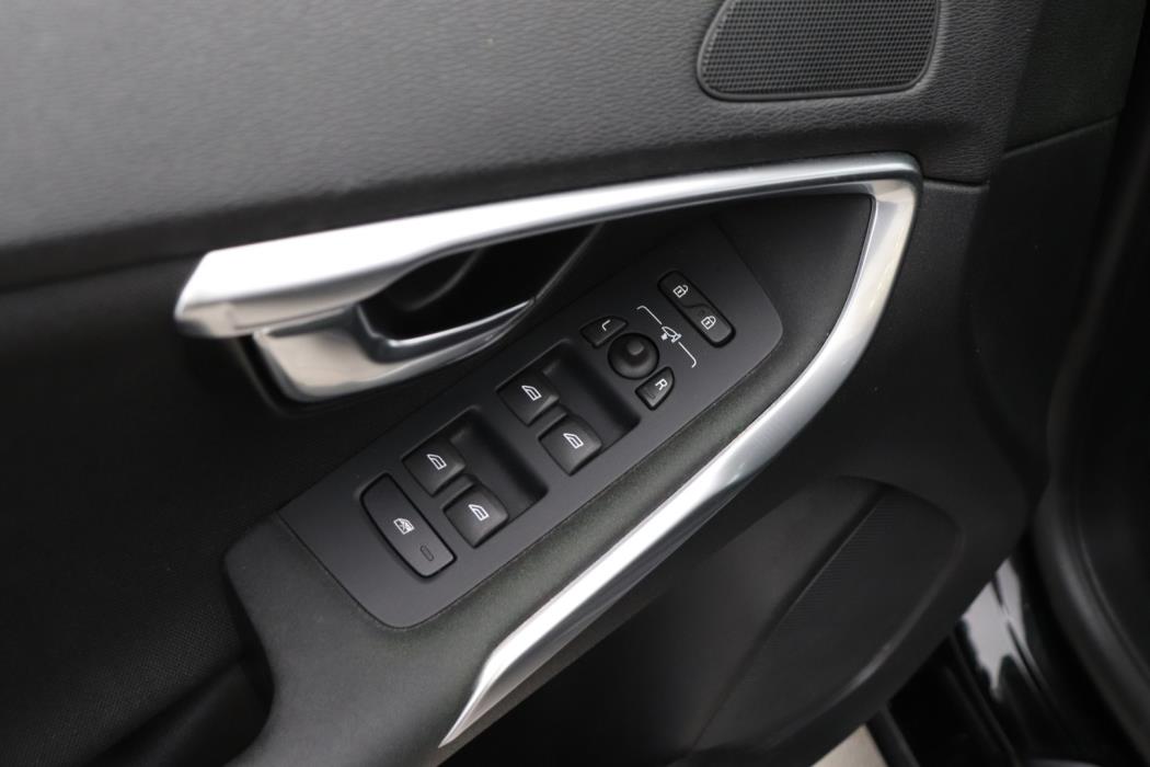 VOLVO V40 2015