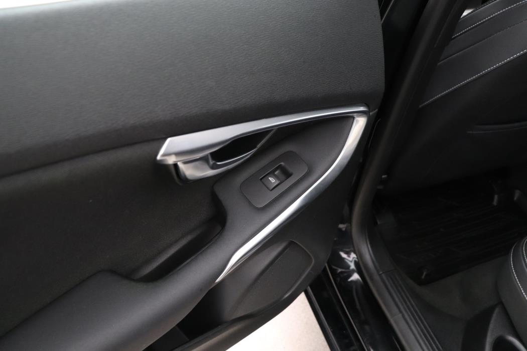 VOLVO V40 2015