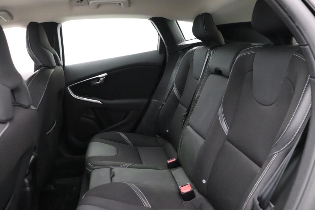 VOLVO V40 2015