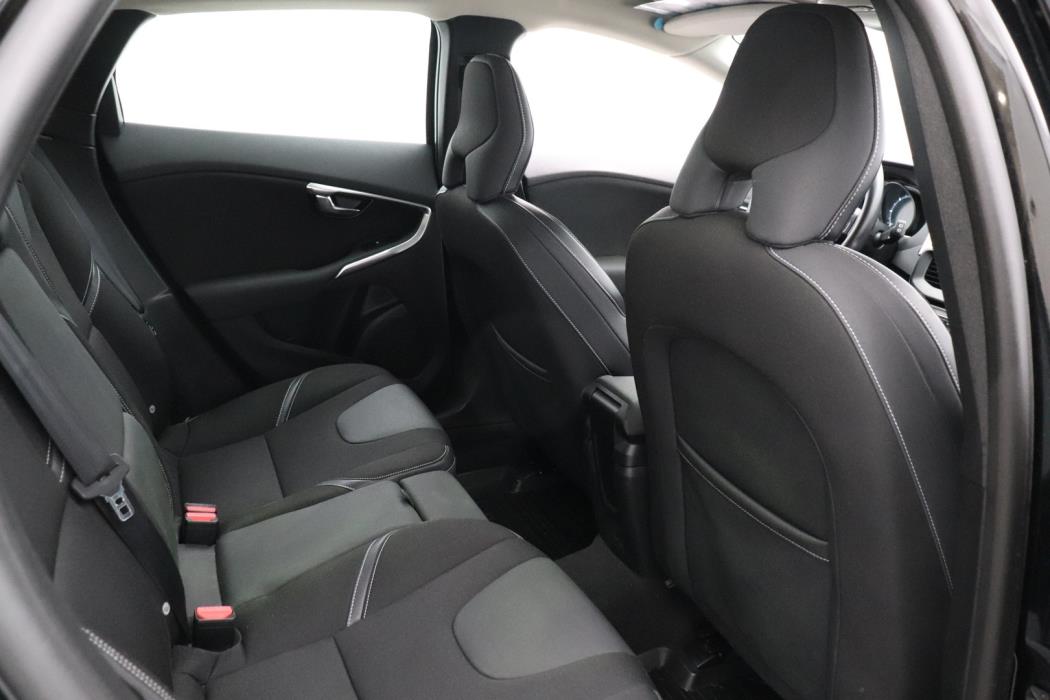 VOLVO V40 2015