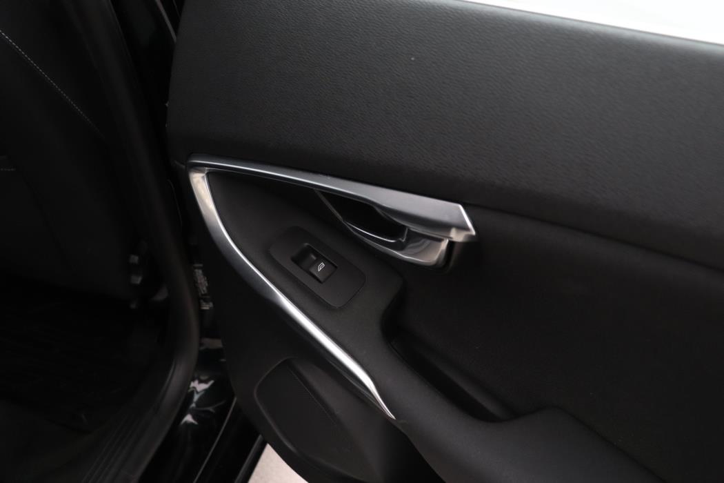 VOLVO V40 2015