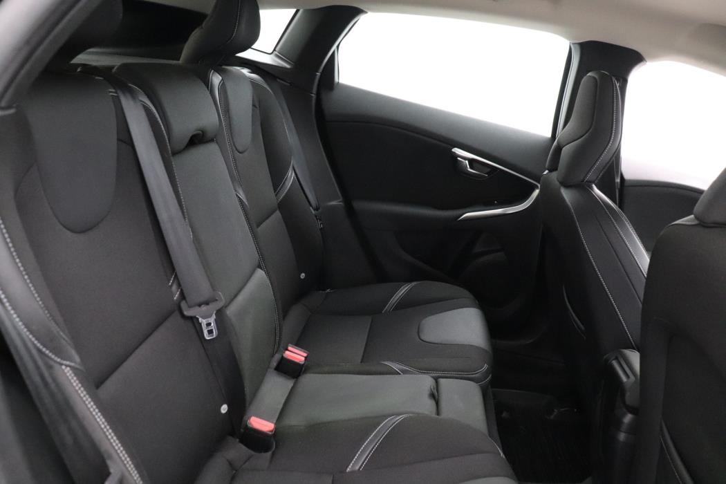 VOLVO V40 2015