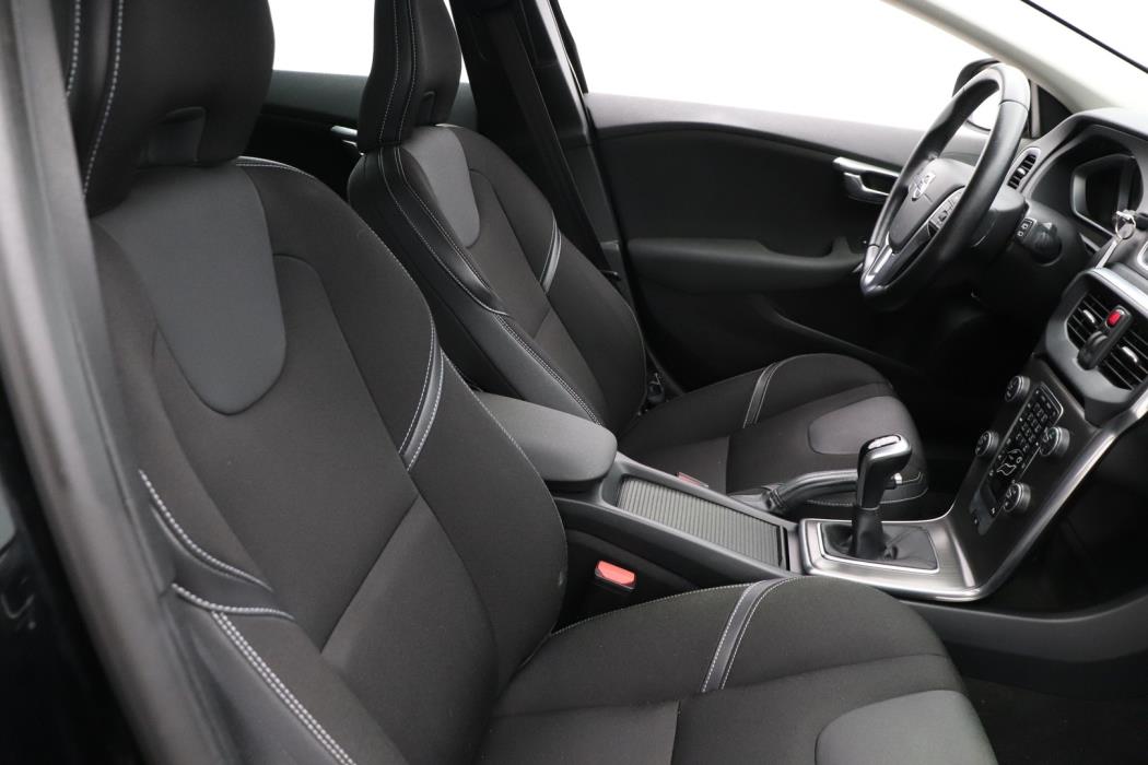 VOLVO V40 2015