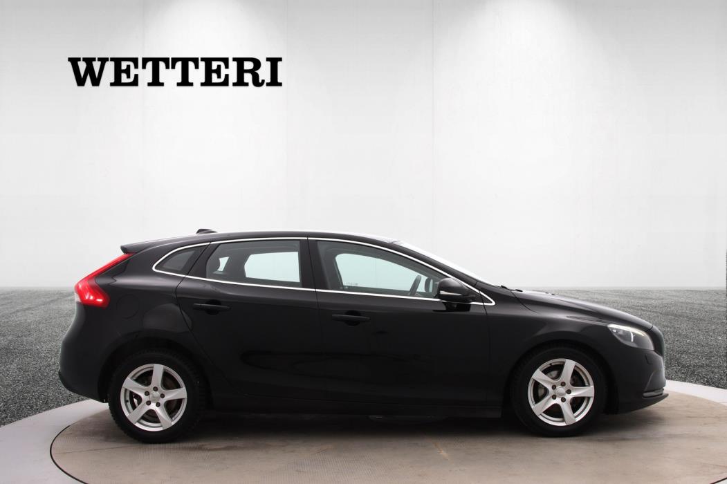 VOLVO V40 2015