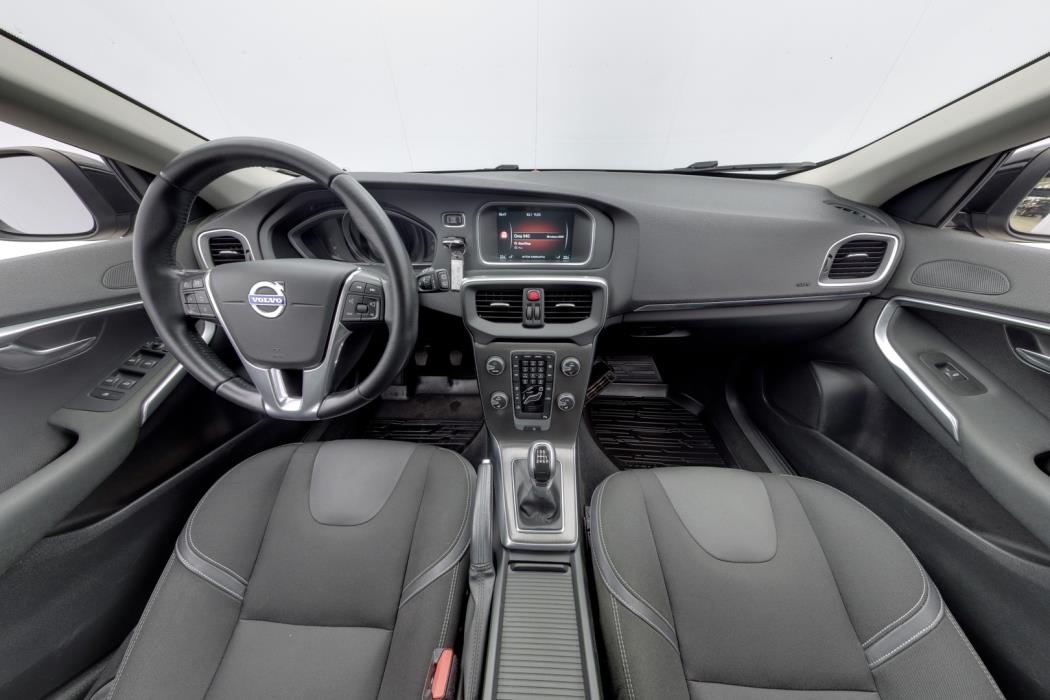 VOLVO V40 2015