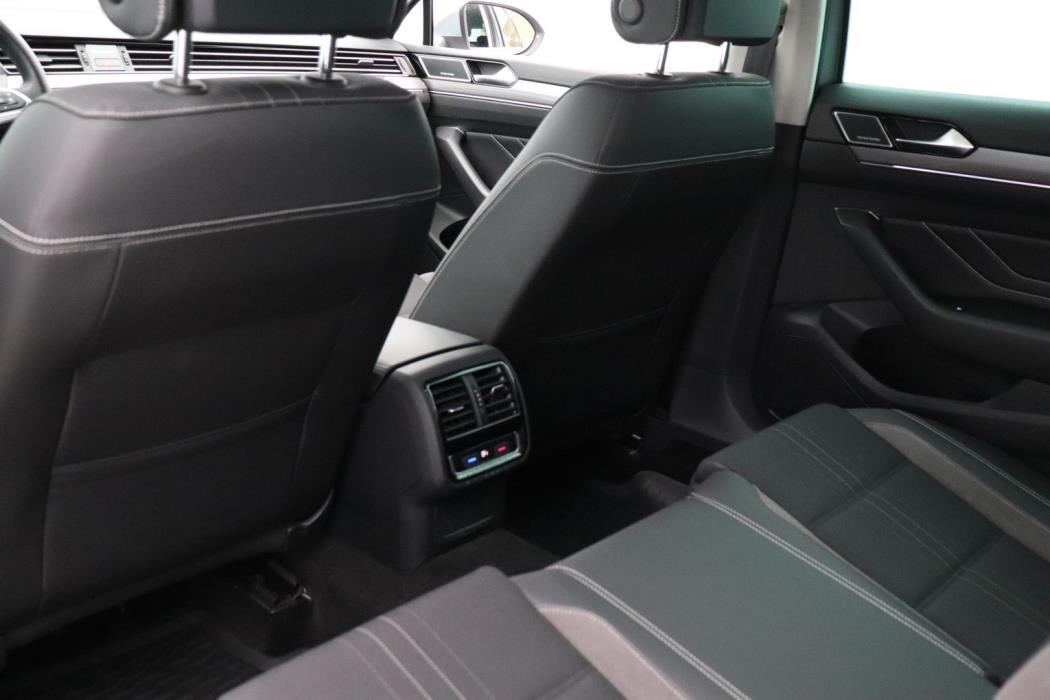 VOLKSWAGEN Passat 2021
