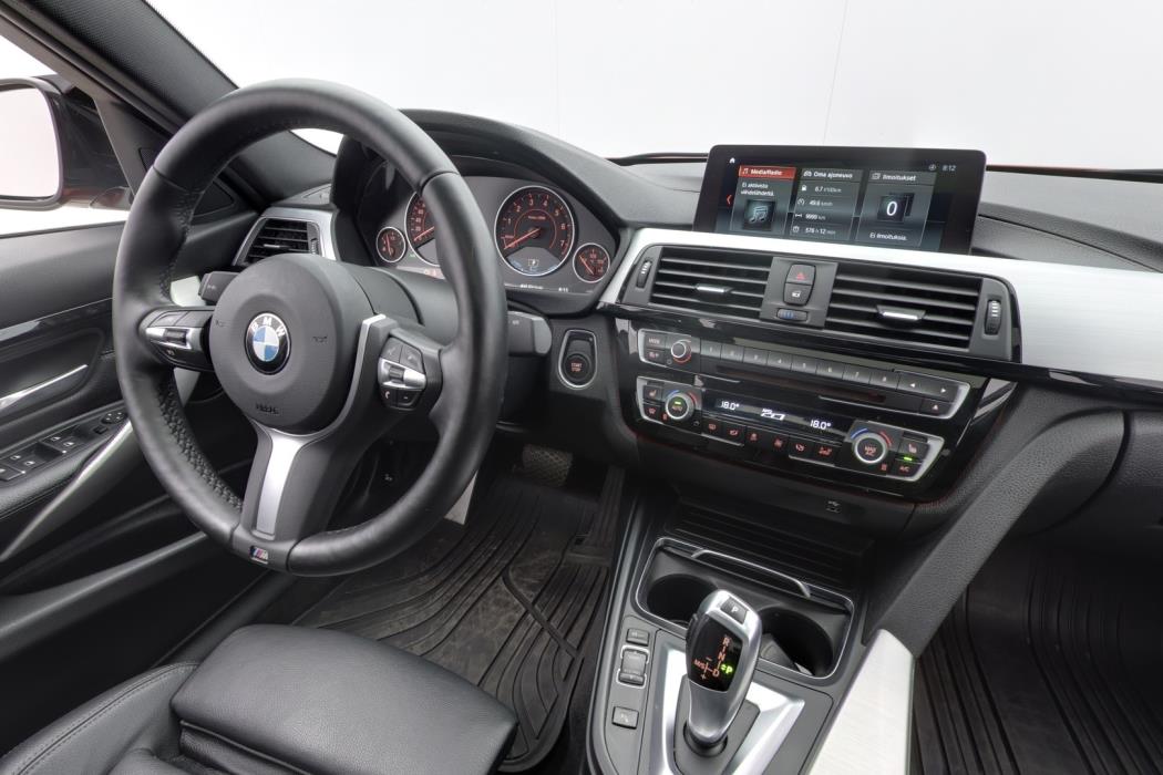 BMW 330 2018