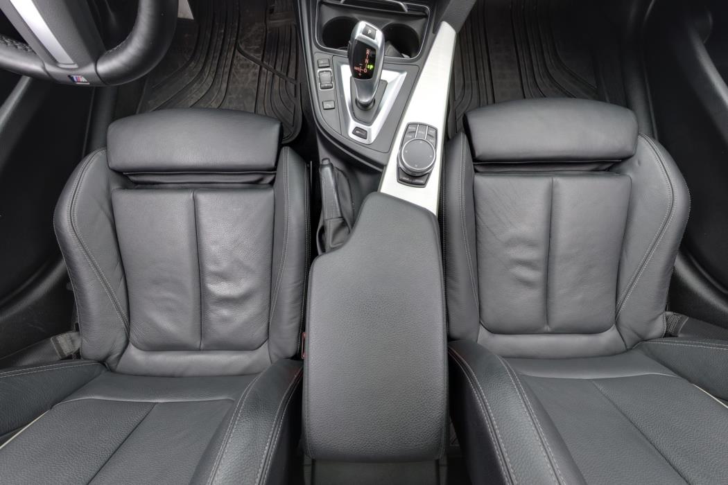 BMW 330 2018