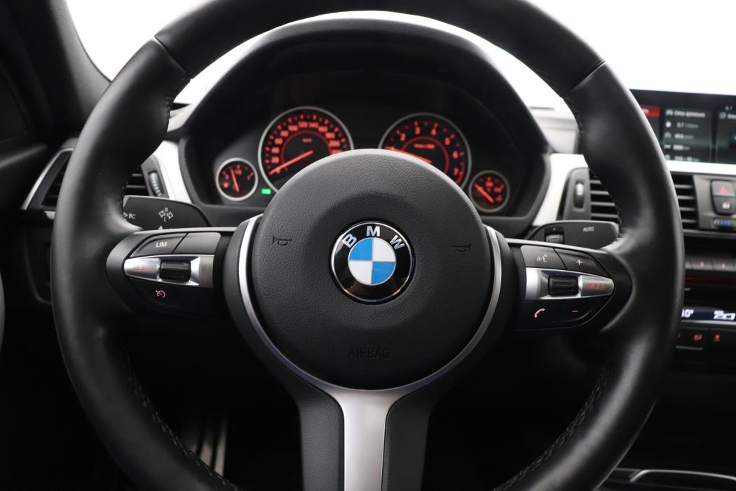 BMW 330 2018