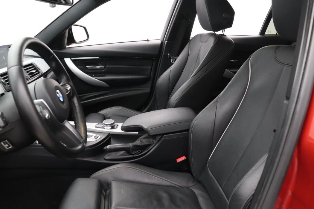 BMW 330 2018