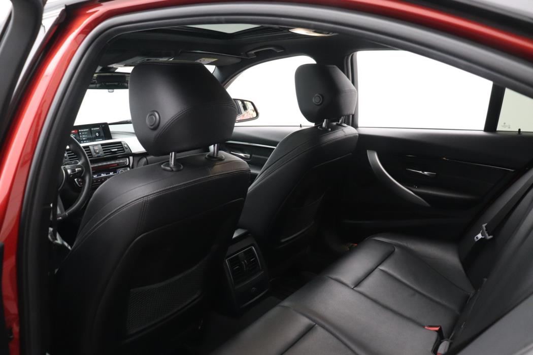 BMW 330 2018