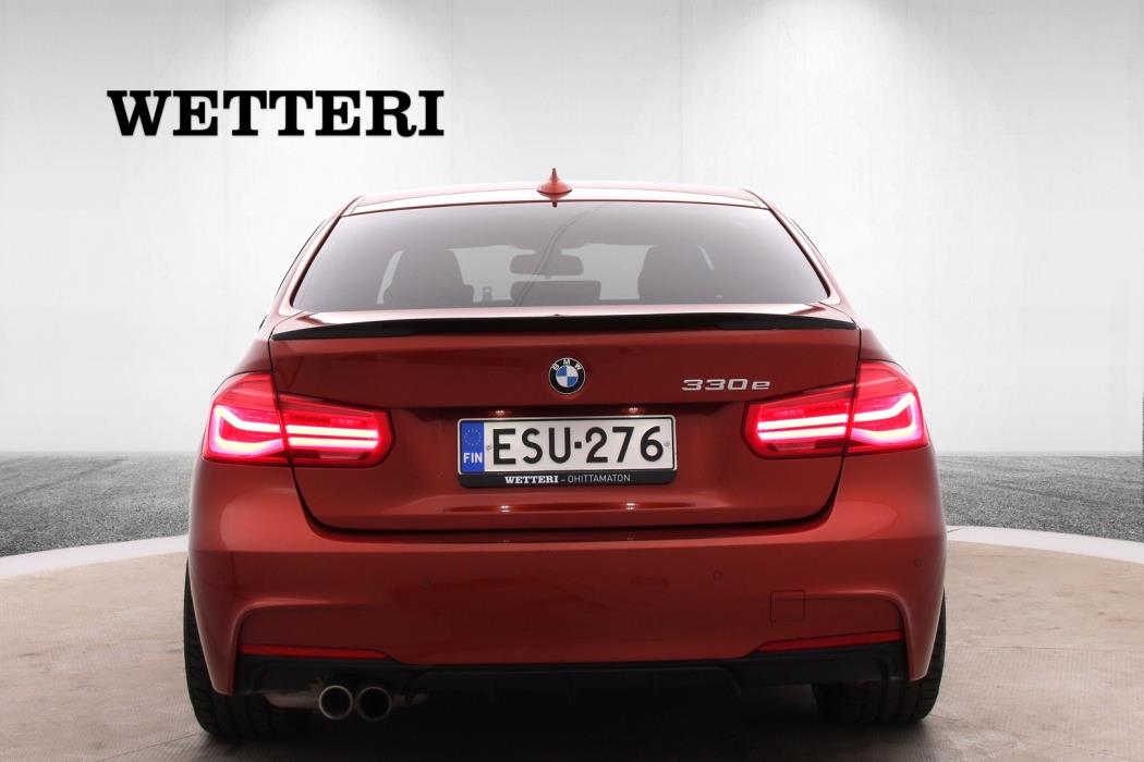 BMW 330 2018