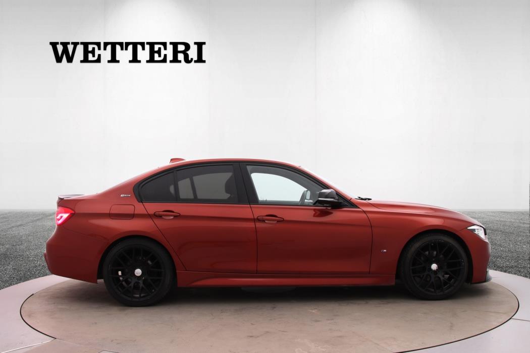 BMW 330 2018