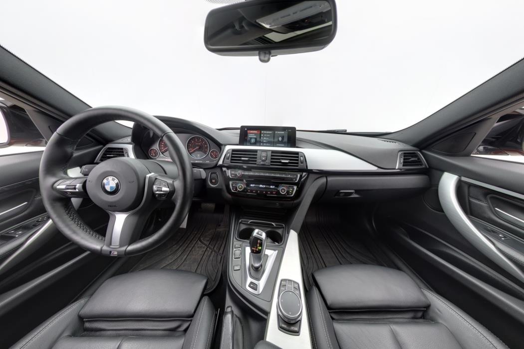 BMW 330 2018