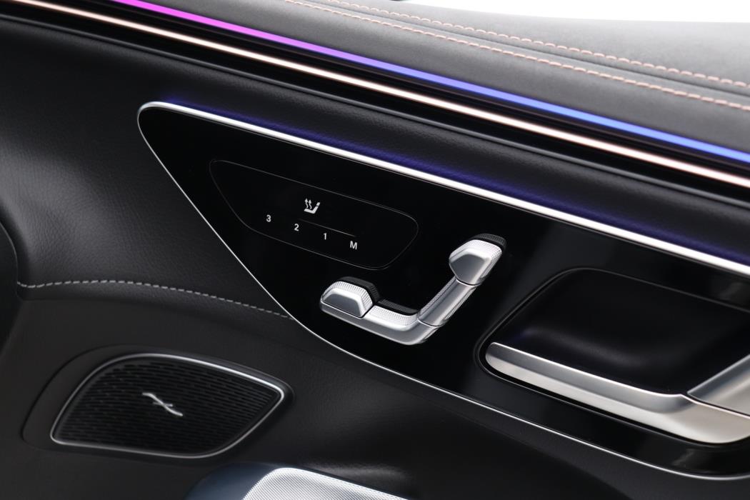 MERCEDES-BENZ EQE SUV 2025