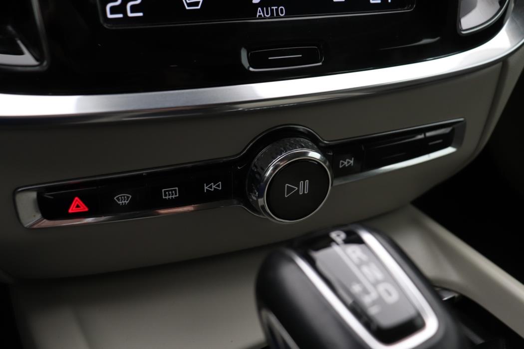 VOLVO V60 2020