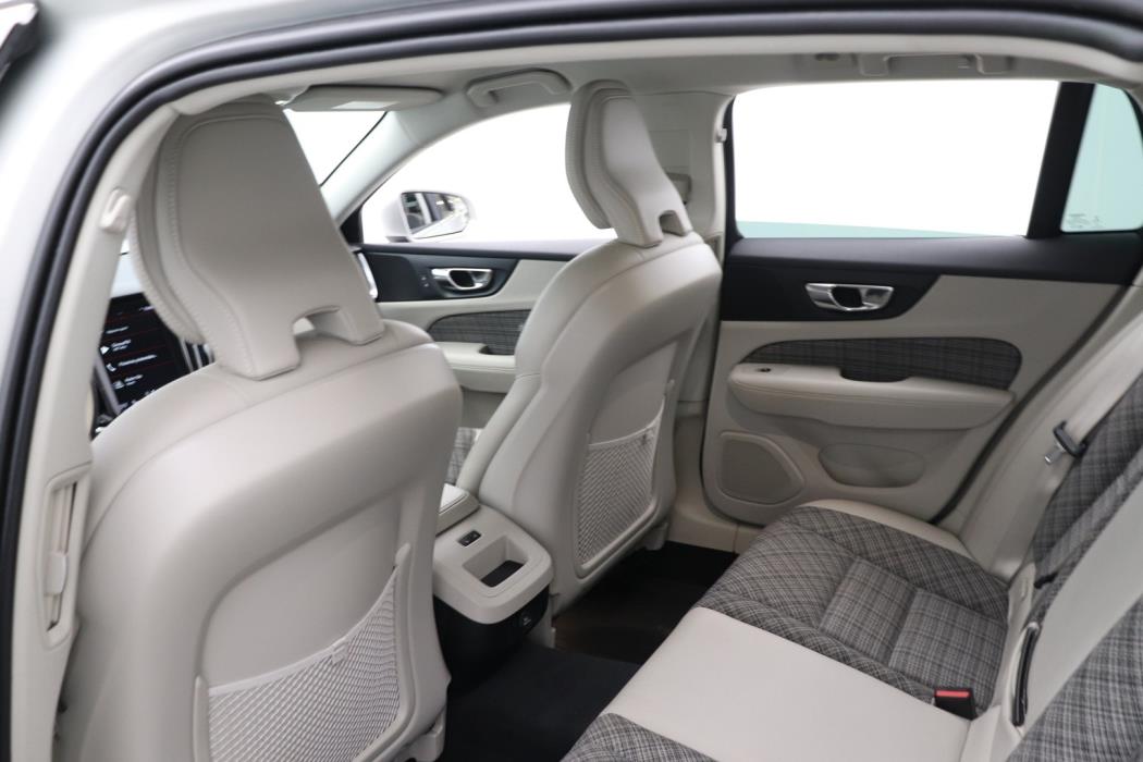 VOLVO V60 2020