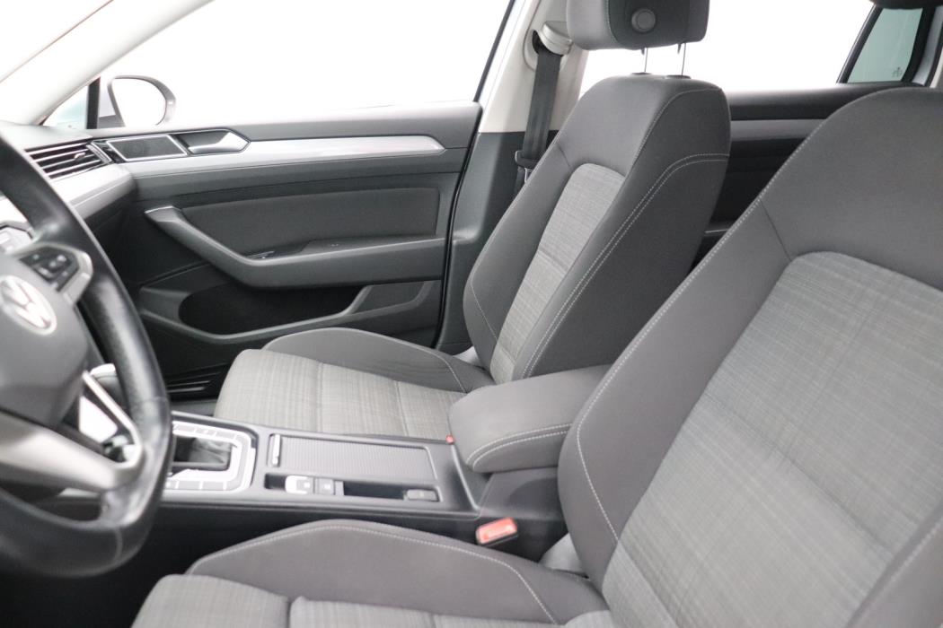 VOLKSWAGEN Passat 2021