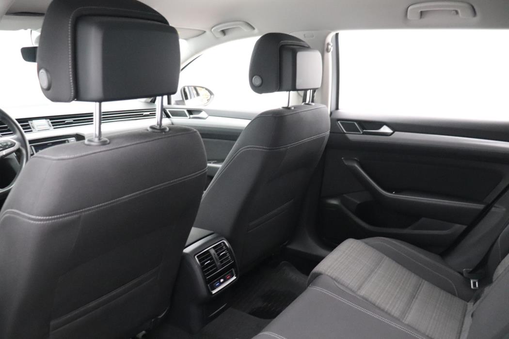 VOLKSWAGEN Passat 2021