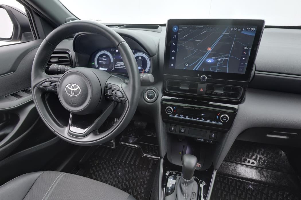 TOYOTA Yaris Cross 2024