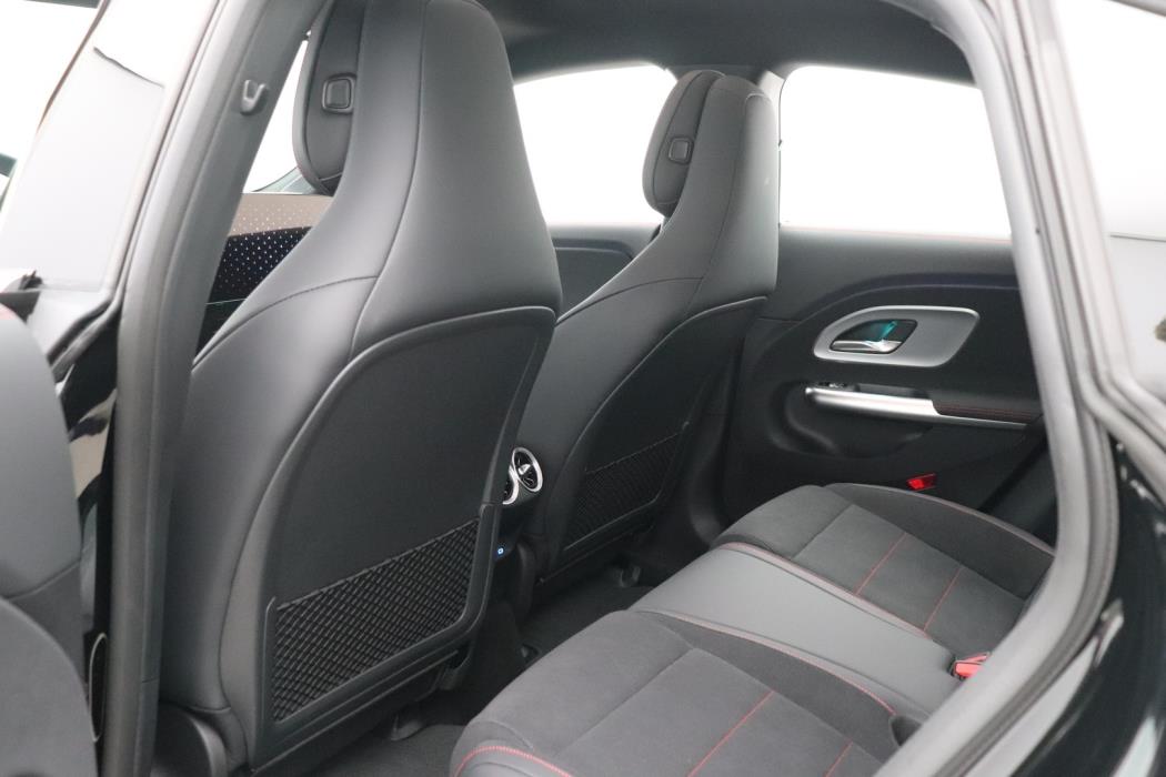 MERCEDES-BENZ CLA 2025