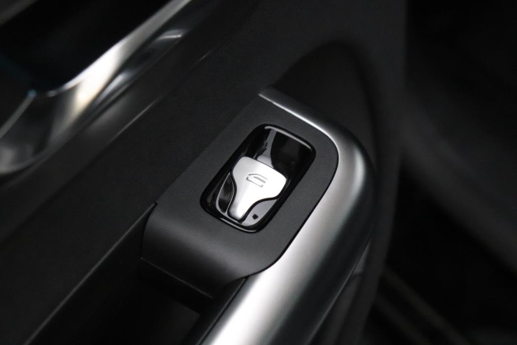 MERCEDES-BENZ CLA 2025