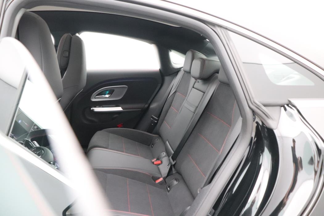 MERCEDES-BENZ CLA 2025