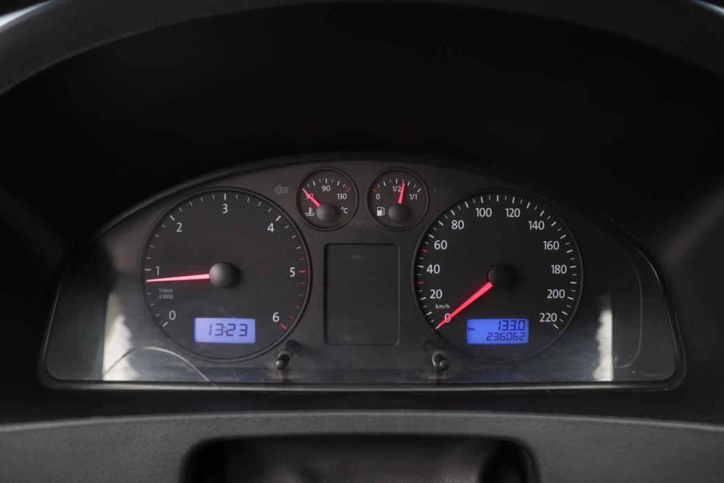 VOLKSWAGEN Transporter 2005