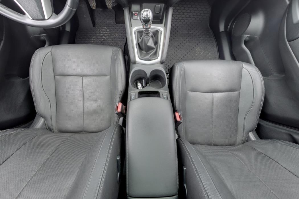 NISSAN Qashqai 2015