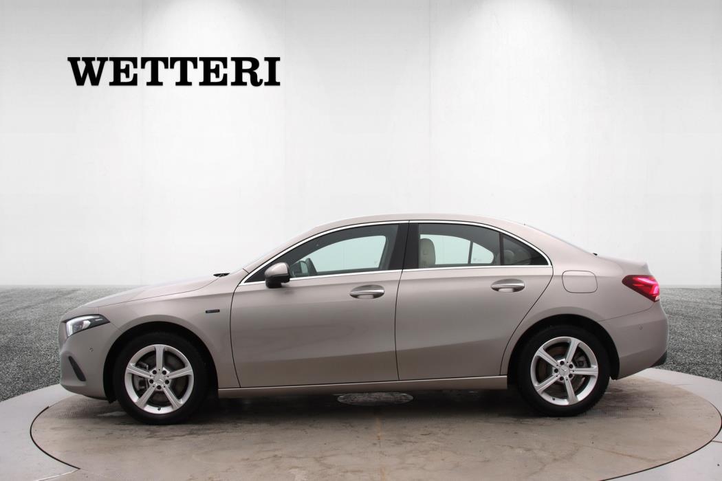 MERCEDES-BENZ A 2021