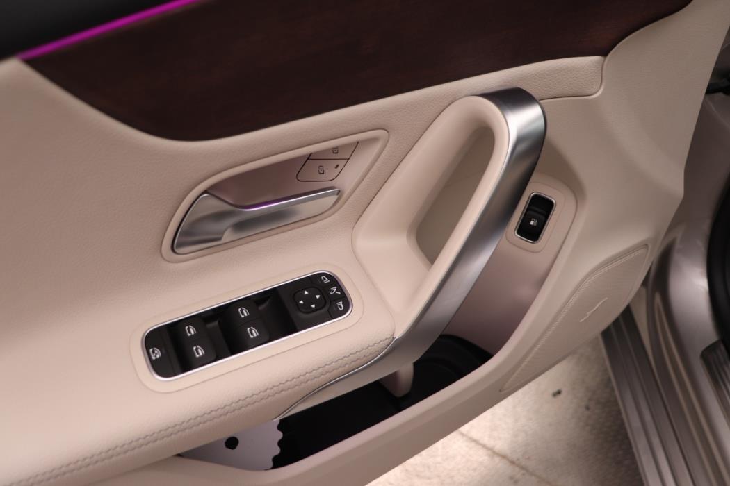 MERCEDES-BENZ A 2021