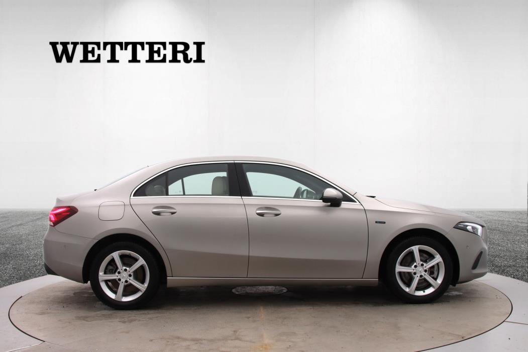 MERCEDES-BENZ A 2021