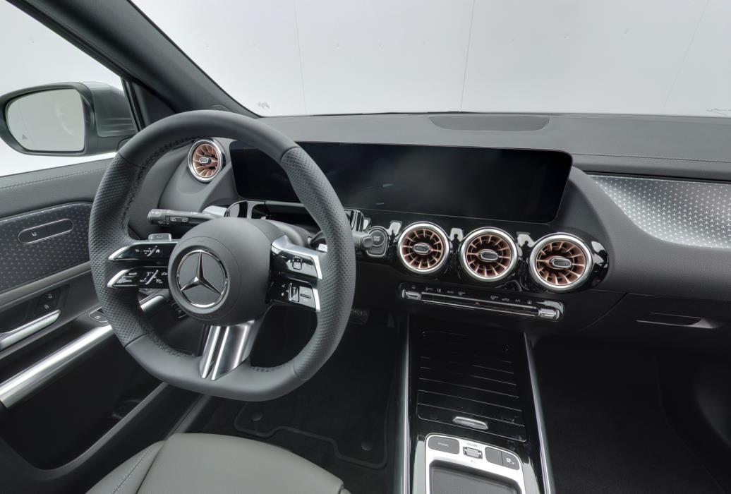 MERCEDES-BENZ EQA 2025