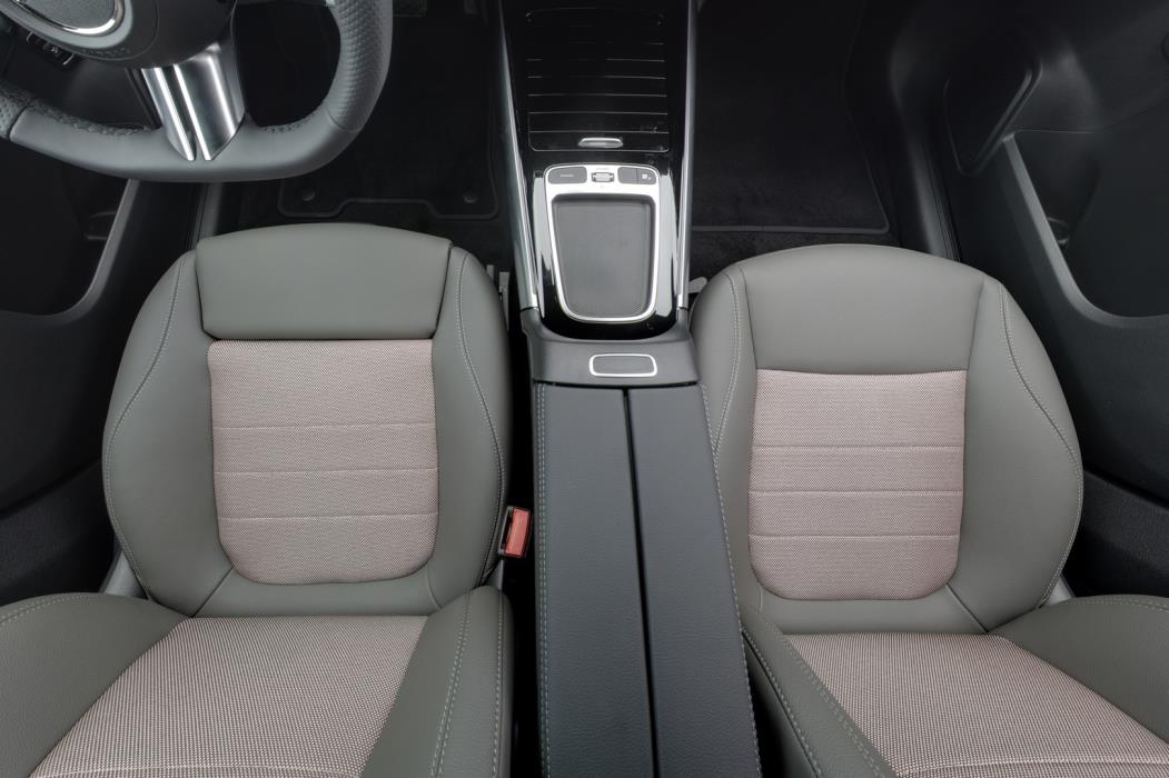 MERCEDES-BENZ EQA 2025